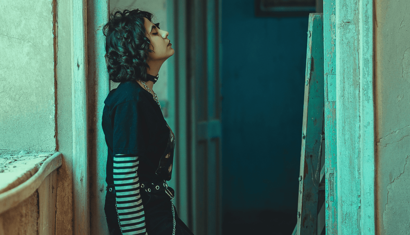 Sweatshirts góticas femininas – conforto em estilo sombrio - Castle Gothic