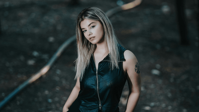 Vestidos com corpete em estilo vitoriano – romantismo e elegância no gótico