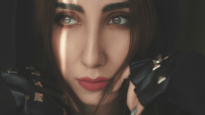 Moda gótica para o verão – tops leves e camisetas em tons escuros