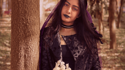 Vestidos com corpete em estilo punk – a fusão da elegância gótica com o espírito rebelde